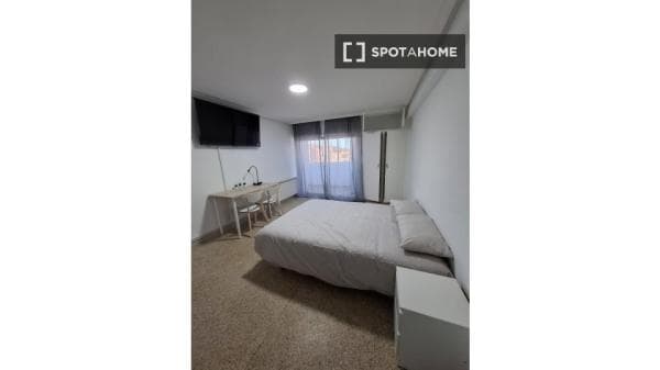 Habitación en piso compartido en Valladolid photo 1