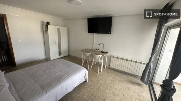 Habitación en piso compartido en Valladolid thumbnail 1