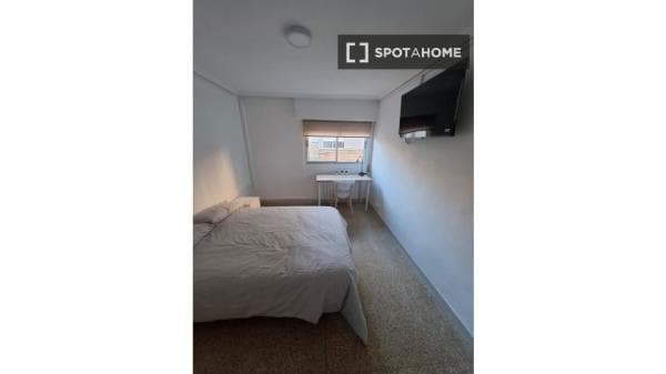 Habitación en piso compartido en Valladolid photo 1