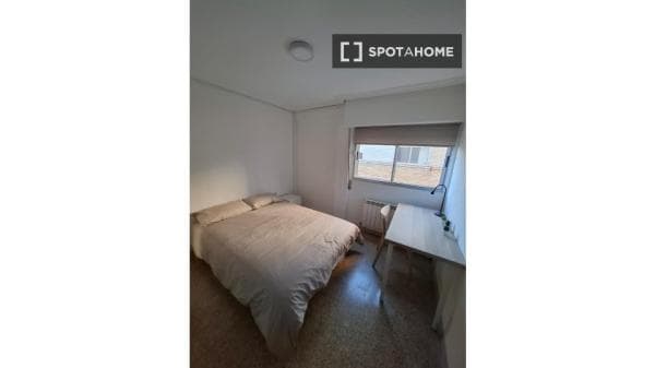 Habitación en piso compartido en Valladolid photo 1