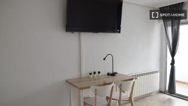 Habitación en piso compartido en Valladolid thumbnail 2