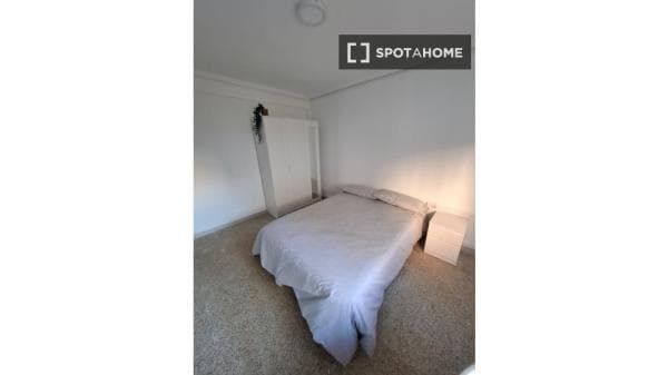 Habitación en piso compartido en Valladolid thumbnail 2
