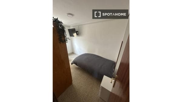 Habitación en piso compartido en Valladolid thumbnail 1