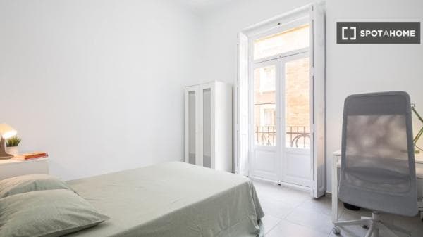 Habitación en piso compartido en valència photo 1