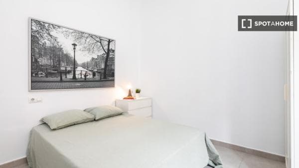 Habitación en piso compartido en valència thumbnail 1