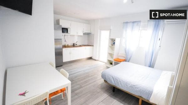 Habitación en piso compartido en valència photo 1