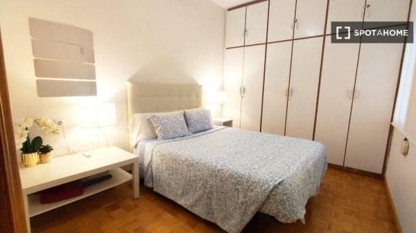 Habitación en piso compartido en barcelona. photo 1