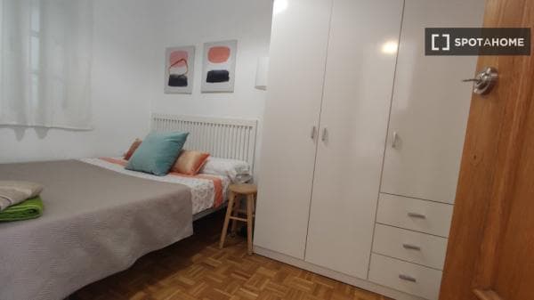 Habitación en piso compartido en barcelona. photo 1