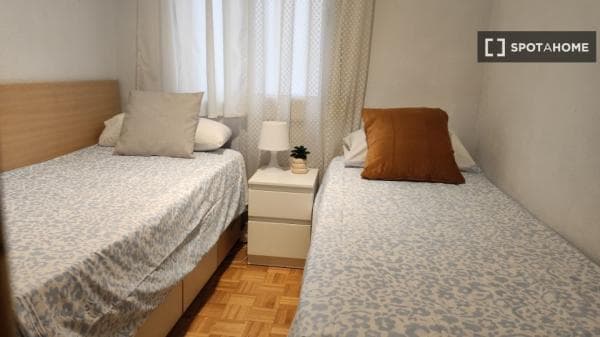Habitación en piso compartido en barcelona. photo 1