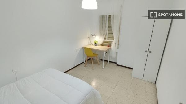 Habitación en piso compartido en Granada thumbnail 2