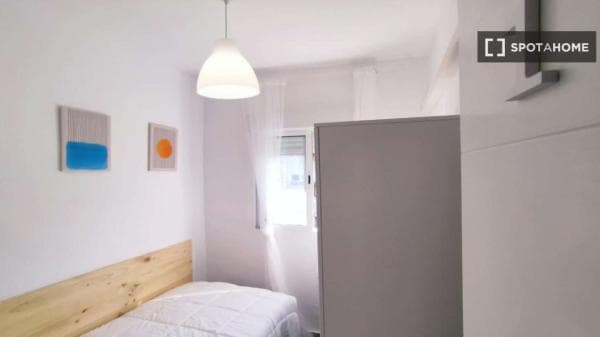 Habitación en piso compartido en Granada photo 1