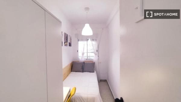 Habitación en piso compartido en Granada photo 1