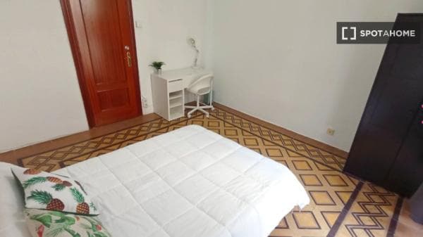 Habitación en piso compartido en Granada thumbnail 1