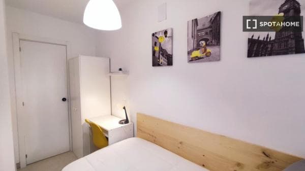 Habitación en piso compartido en Granada thumbnail 2
