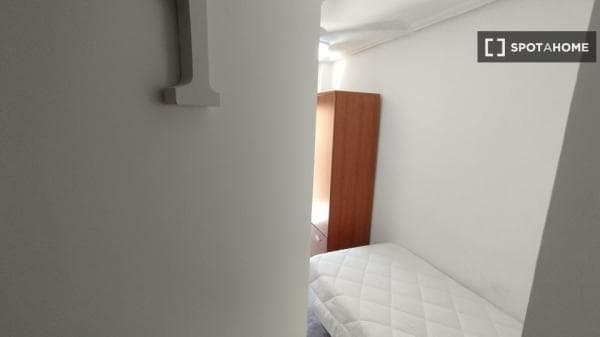 Habitación en piso compartido en valència photo 1