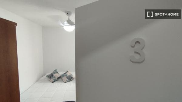 Habitación en piso compartido en valència photo 1