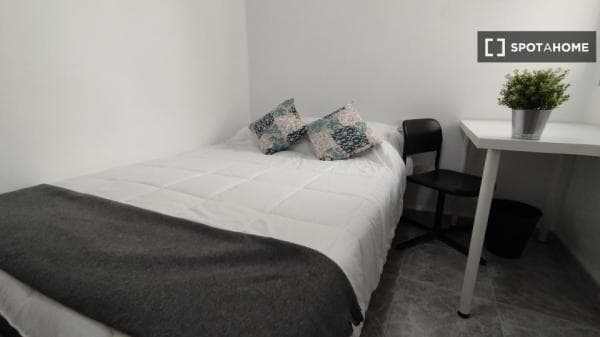 Habitación en piso compartido en valència thumbnail 1