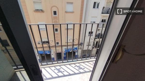 Habitación en piso compartido en valència thumbnail 1