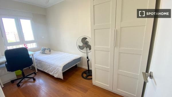 Habitación en piso compartido en valència thumbnail 1