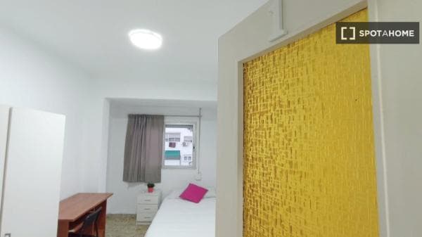 Habitación en piso compartido en valència photo 1