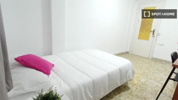 Habitación en piso compartido en valència thumbnail 1
