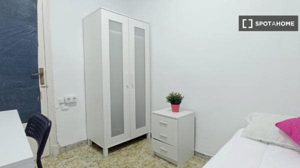 Habitación en piso compartido en valència thumbnail 2