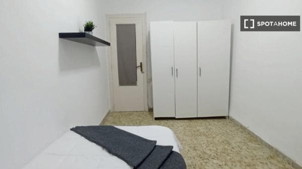 Habitación en piso compartido en valència thumbnail 1