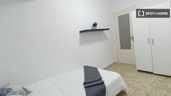 Habitación en piso compartido en valència thumbnail 2