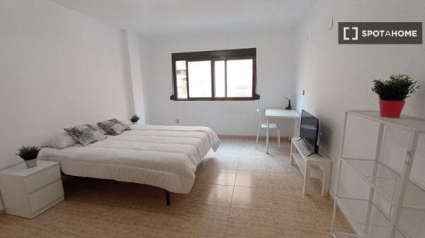 Habitación en piso compartido en Burjasot thumbnail 1