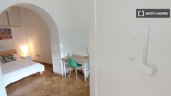 Habitación en piso compartido en Granada photo 1