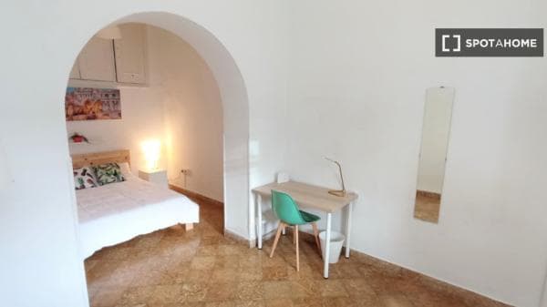 Habitación en piso compartido en Granada thumbnail 1