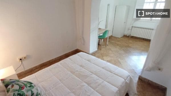 Habitación en piso compartido en Granada thumbnail 2