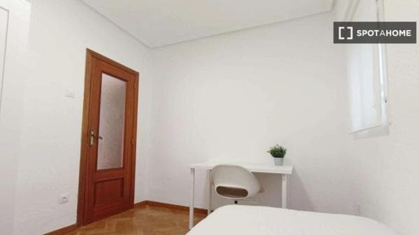 Habitación en piso compartido en valencia. thumbnail 2