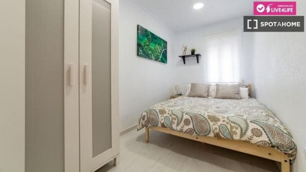 Habitación en piso compartido en valència photo 1