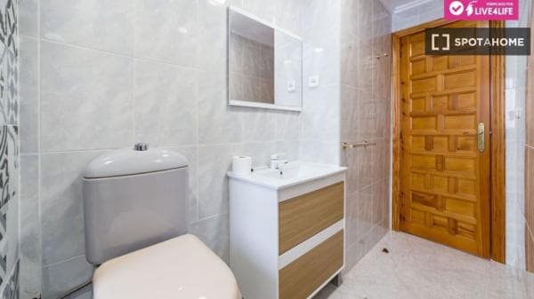 Habitación en piso compartido en valència thumbnail 2