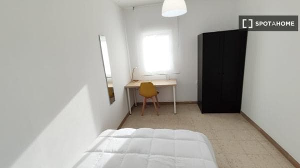 Habitación en piso compartido en Granada photo 1