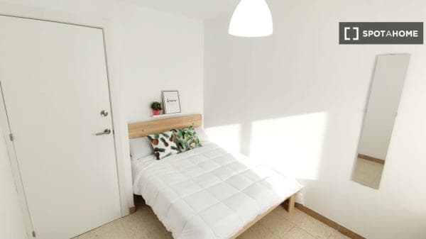 Habitación en piso compartido en Granada thumbnail 1