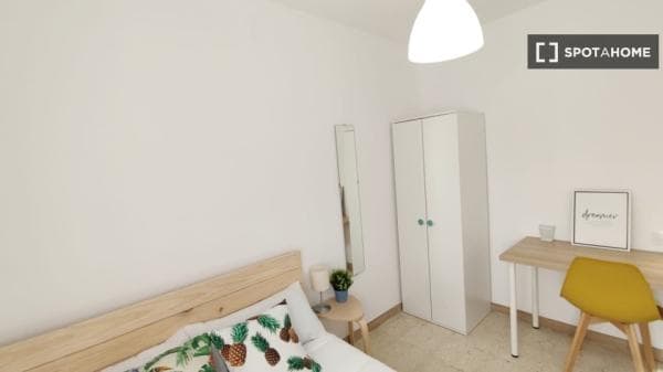 Habitación en piso compartido en Granada thumbnail 1