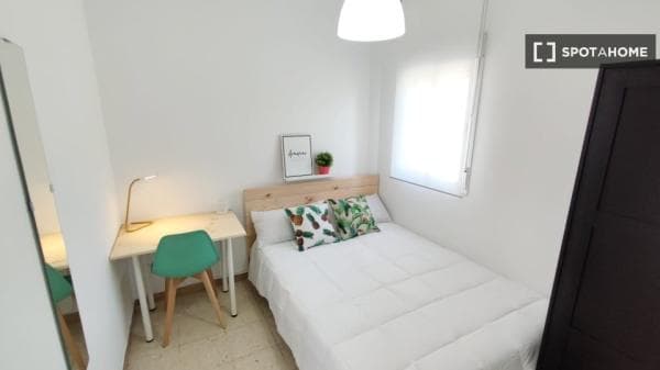 Habitación en piso compartido en Granada thumbnail 2