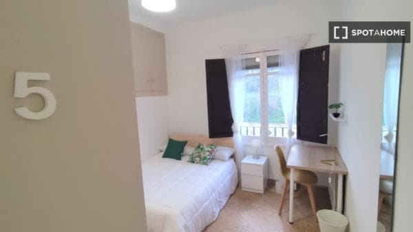 Habitación en piso compartido en Granada photo 1