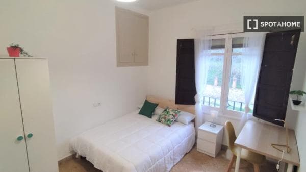 Habitación en piso compartido en Granada thumbnail 1