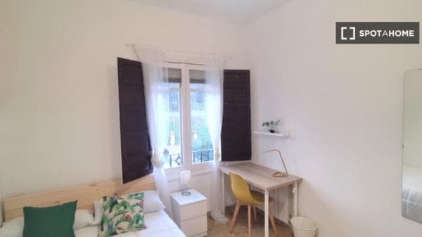 Habitación en piso compartido en Granada thumbnail 2
