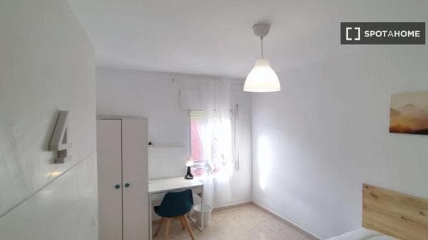 Habitación en piso compartido en Granada photo 1