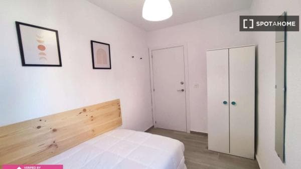 Habitación en piso compartido en Granada thumbnail 1