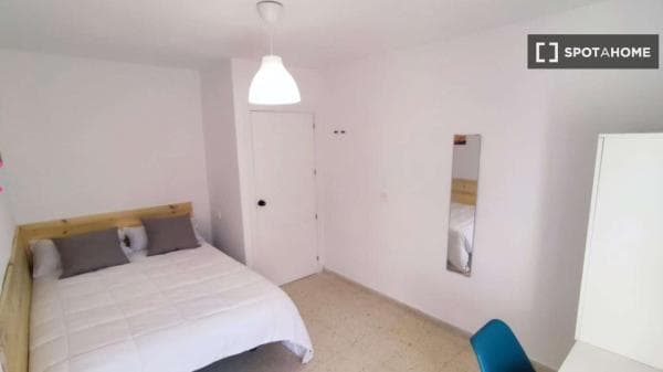Habitación en piso compartido en Granada thumbnail 1