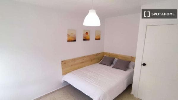 Habitación en piso compartido en Granada thumbnail 2