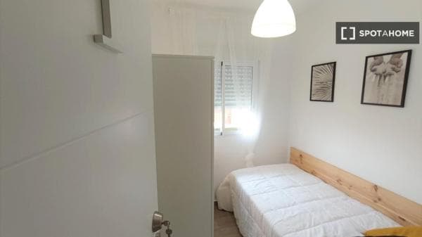 Habitación en piso compartido en Granada photo 1