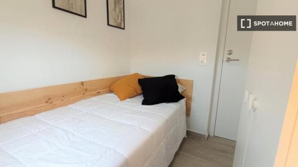 Habitación en piso compartido en Granada thumbnail 1