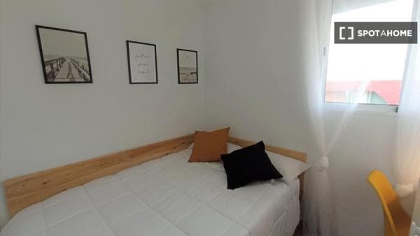 Habitación en piso compartido en Granada thumbnail 1