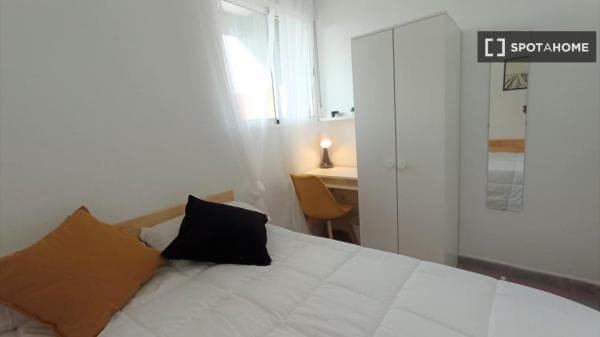 Habitación en piso compartido en Granada thumbnail 2